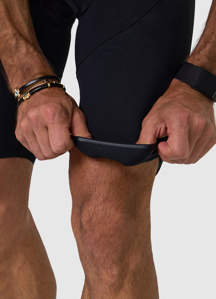 Silicone dot leg gripper detail on inner hem of men’s VANGUARD tri-suit, preventing ride-up during movement