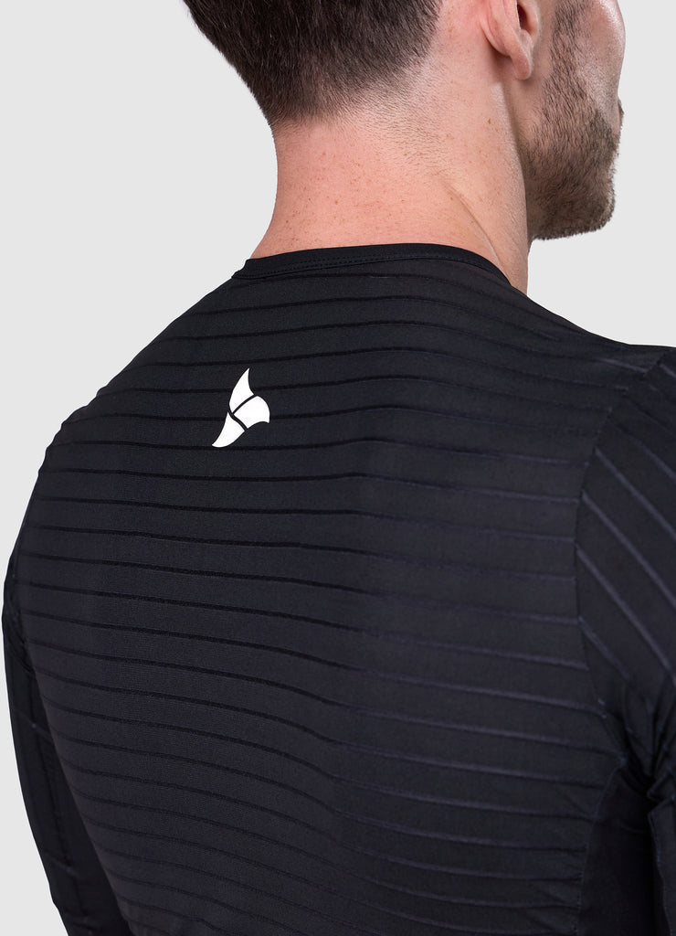 Close-up of the IceDrip cooling pocket inside the white/black VORTEX triathlon suit