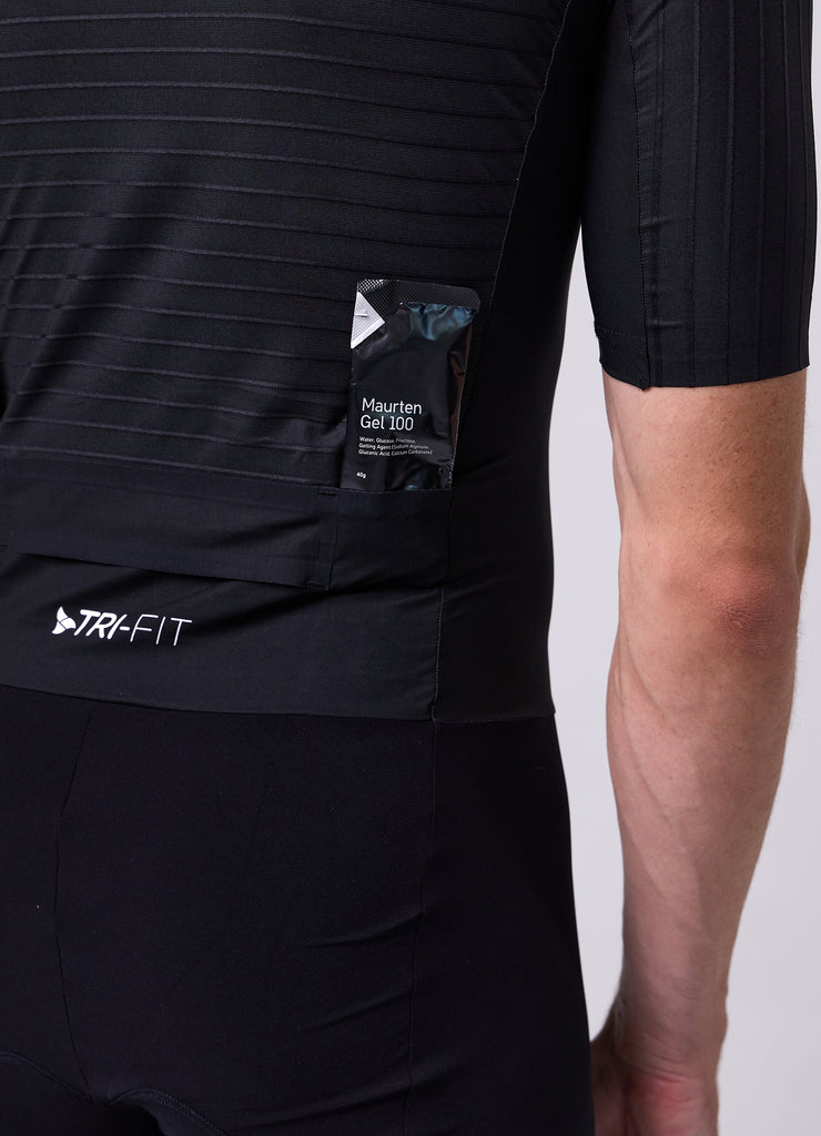 TRI-FIT VORTEX BLACK EDITION Tri-Suit rear view – aerodynamic rear pocket system and ribbed aero fabric