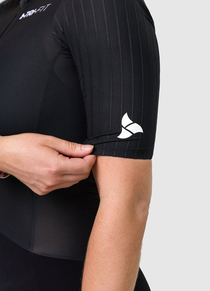 TRI-FIT VORTEX BLACK EDITION Tri-Suit sleeve detail – aerodynamic ribbed aero sleeves