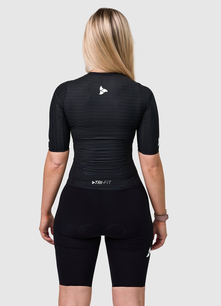 TRI-FIT VORTEX BLACK EDITION Women’s Tri-Suit rear view – aerodynamic rear design with gel pockets