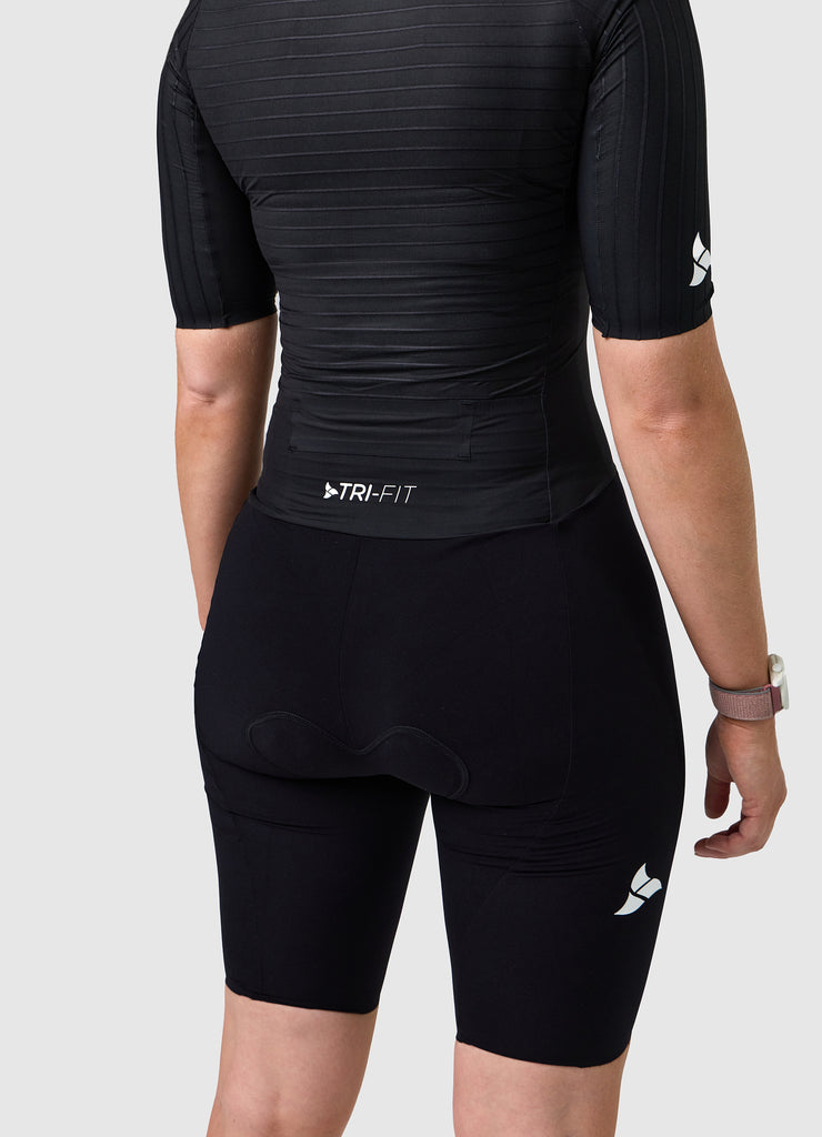 TRI-FIT VORTEX BLACK EDITION Women’s Tri-Suit rear view – aerodynamic rear design with gel pockets