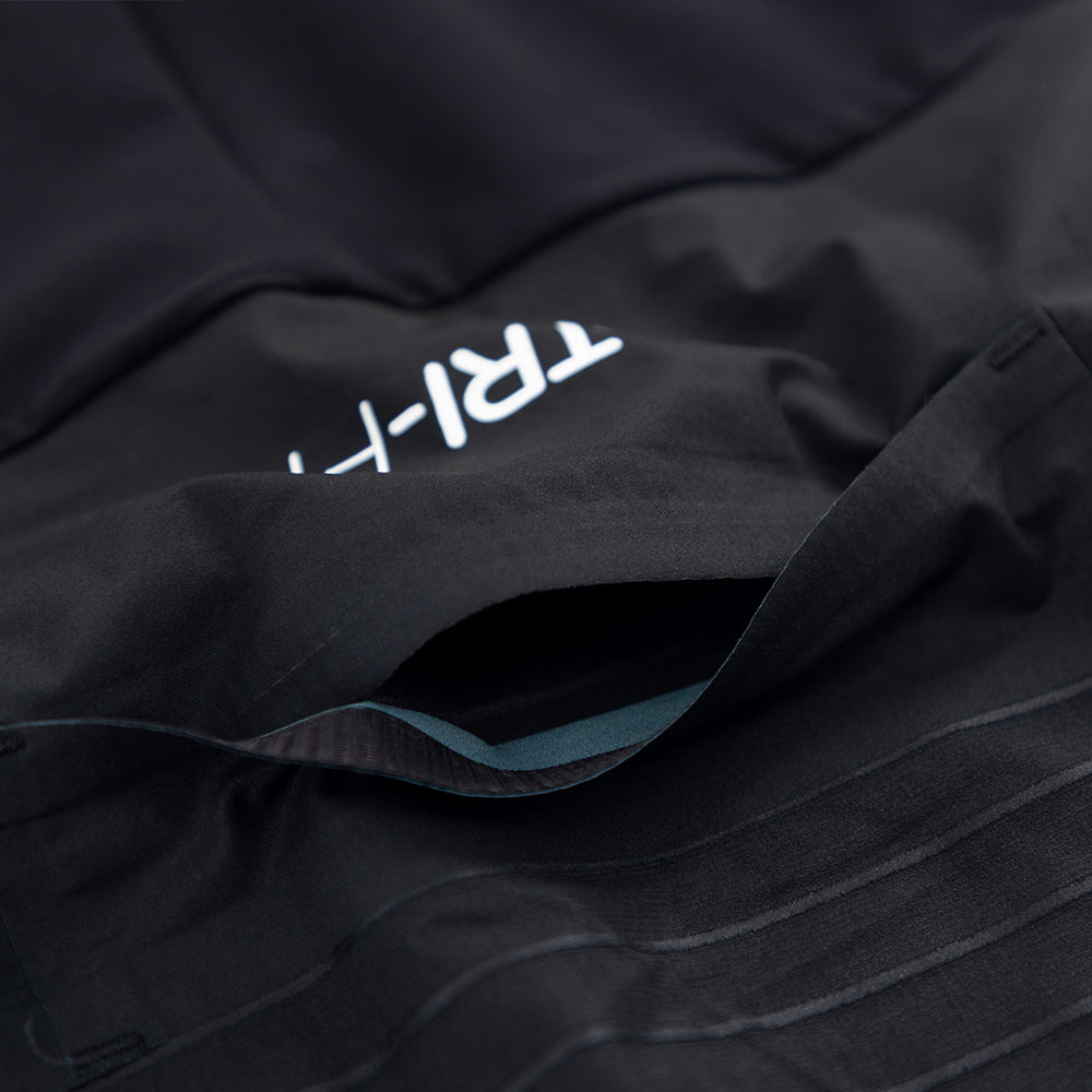TRI-FIT VORTEX BLACK EDITION Tri-Suit rear pocket – aerodynamic pocket system open view