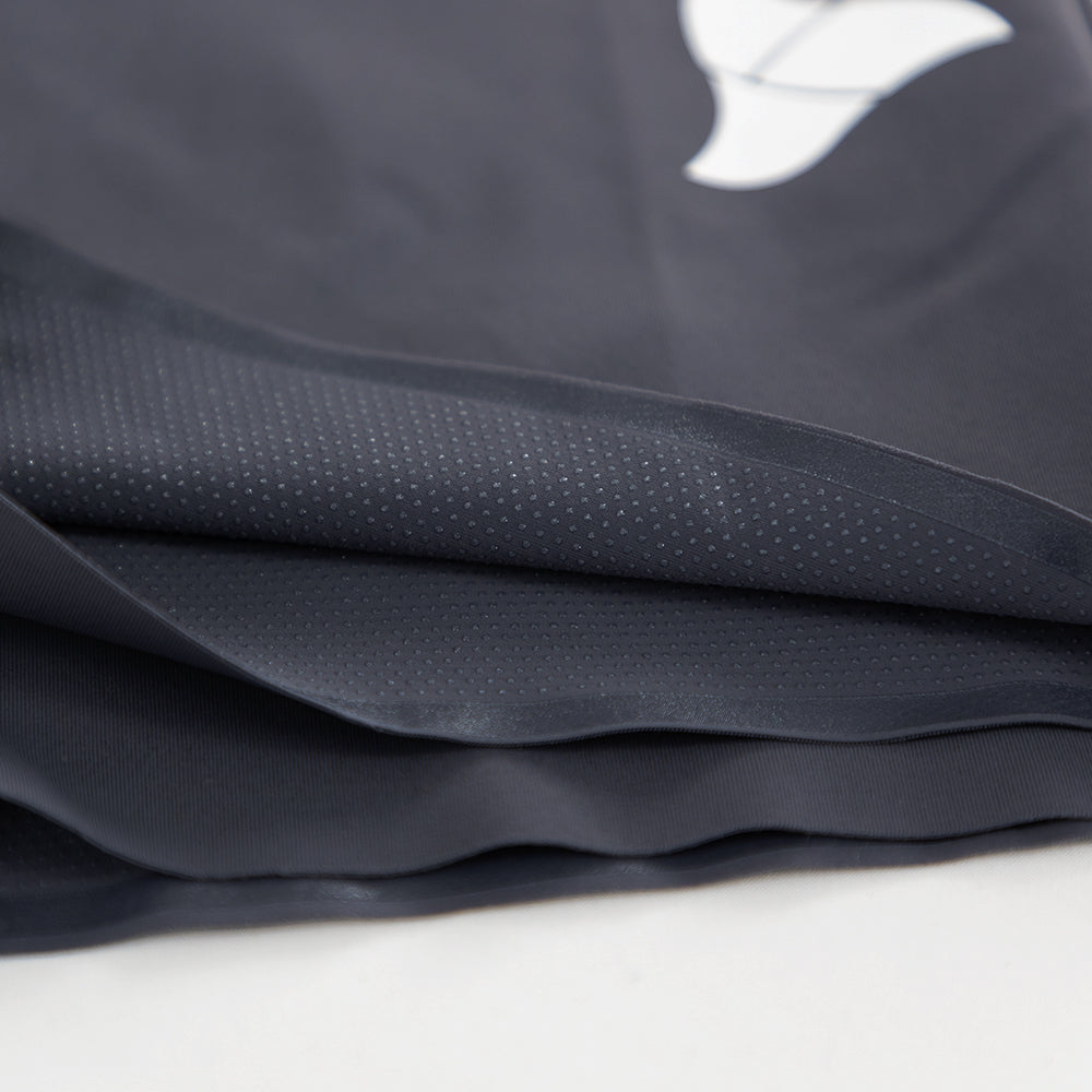 Silicone dot leg gripper detail on inner hem of men’s VANGUARD tri-suit, preventing ride-up during movement