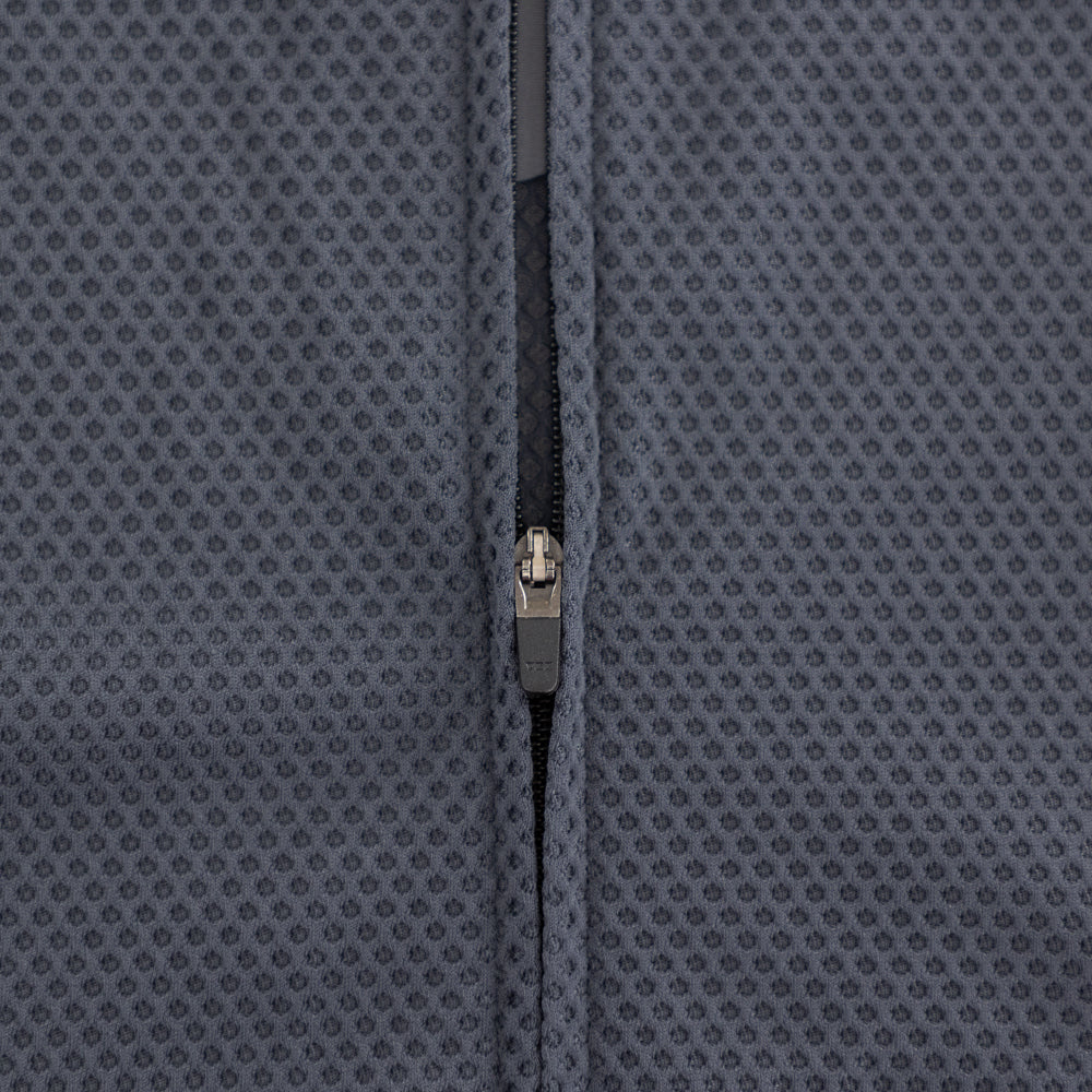 Detail of YKK zipper on men’s VANGUARD tri-suit front, highlighting precise stitching and textured aero fabric
