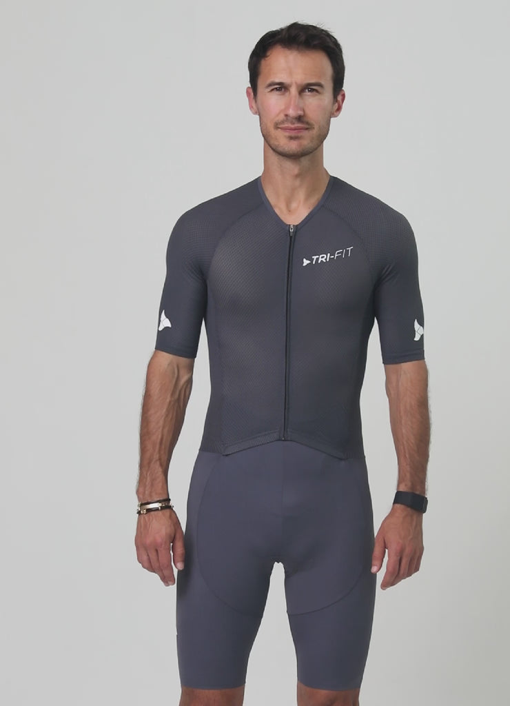 360 degree view of the TRI-FIT VANGUARD men's triathlon suit. 