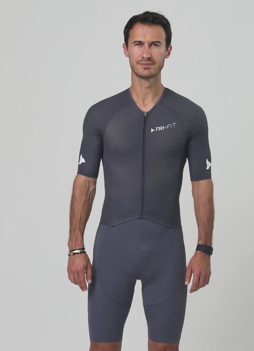 360 degree view of the TRI-FIT VANGUARD men's triathlon suit. 
